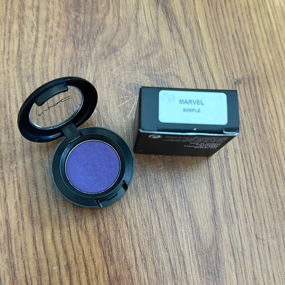 MAC Training Sample- Marvel shadow. Limited and discontinued. Unused. - Picture 1 of 3